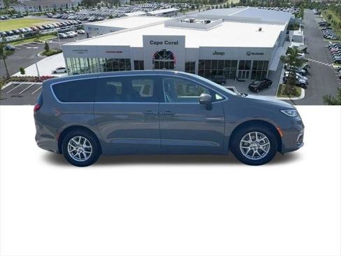 Certified 2023 Chrysler Pacifica Touring-L FWD image 16