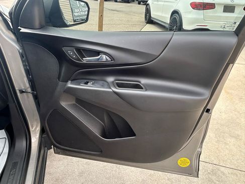Used 2018 Chevrolet Equinox LT FWD image 16