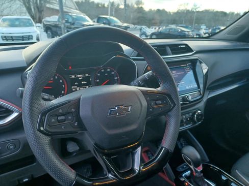 Used 2023 Chevrolet TrailBlazer RS w/ Sun and Liftgate Package image 9