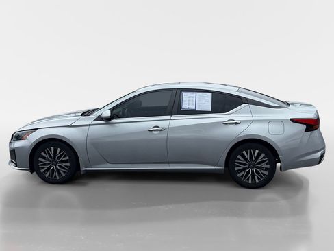 Used 2023 Nissan Altima 2.5 SV w/ SV Premium Package FWD image 7