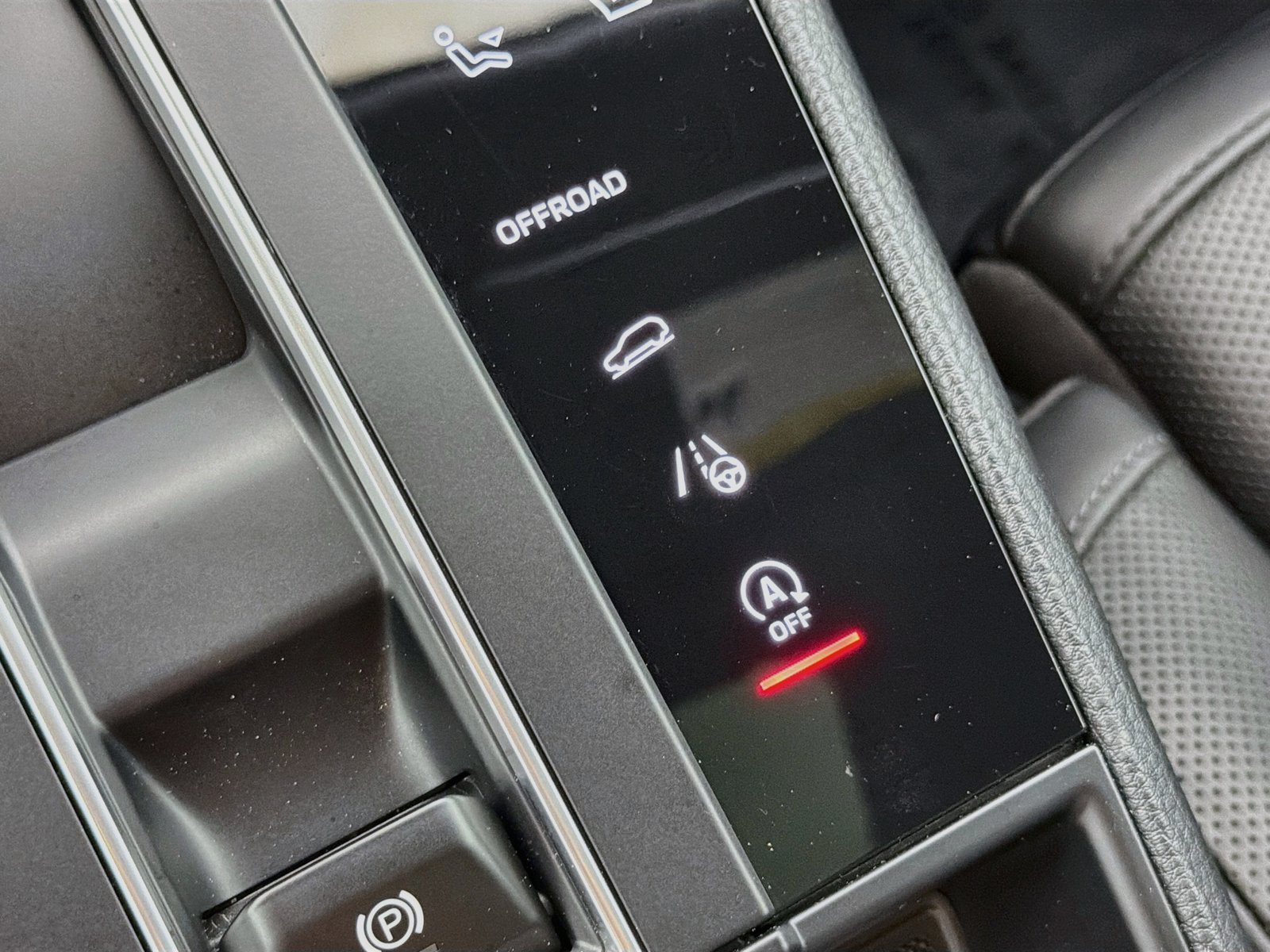 Used 2024 Porsche Macan w/ Premium Plus Package AWD/4WD image 19