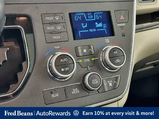 Used 2018 Toyota Sienna XLE Premium FWD image 22