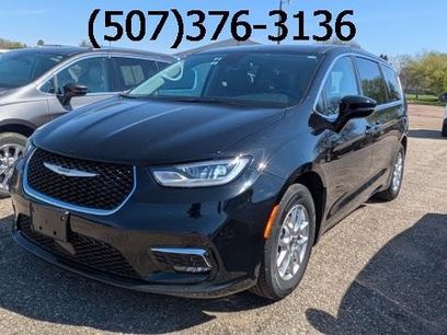 Used 2024 Chrysler Pacifica Touring-L