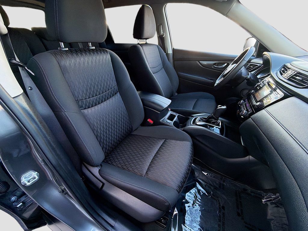 Used 2017 Nissan Rogue SV FWD image 26