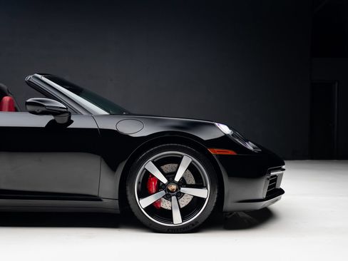 Used 2021 Porsche 911 Targa 4S AWD/4WD image 40