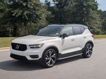 Used 2022 Volvo XC40 T5 R-Design w/ Advanced Package