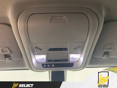 Used 2018 Chevrolet Equinox LT FWD image 17