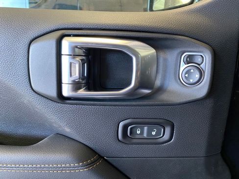 Used 2022 Jeep Gladiator Overland image 30