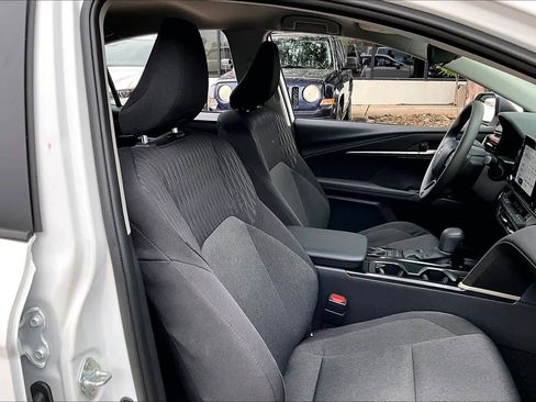 Used 2026 Toyota Camry LE image 9