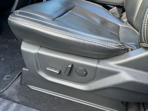 Certified 2022 Ford F250 Lariat w/ Black Appearance Package image 10