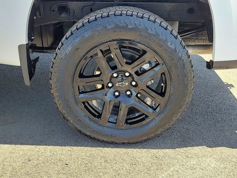Used 2025 Chevrolet Silverado 1500 LT Trail Boss w/ Convenience Package II AWD/4WD image 10