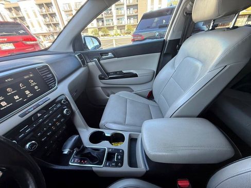 Used 2022 Kia Sportage EX w/ EX Technology Package image 50