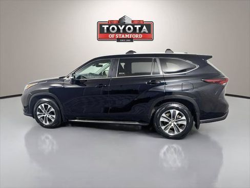 Certified 2024 Toyota Highlander XLE AWD/4WD image 4