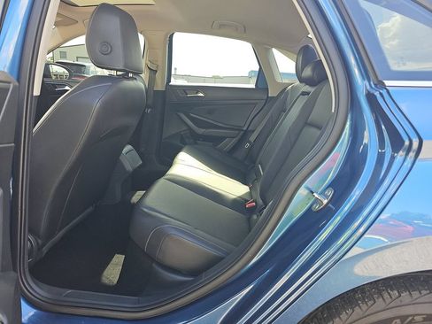 Used 2020 Volkswagen Jetta SE FWD image 4