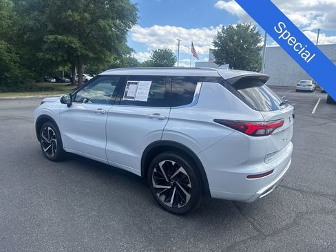 Used 2023 Mitsubishi Outlander SEL FWD image 3
