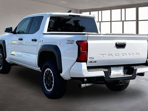 Used 2024 Toyota Tacoma TRD Off-Road AWD/4WD image 4