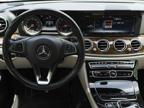 Used 2018 Mercedes-Benz E 300 image 19