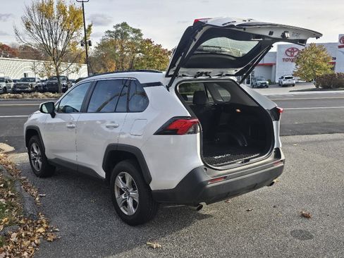 Used 2020 Toyota RAV4 XLE image 6
