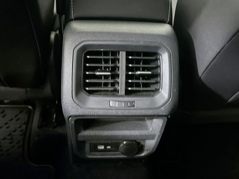 Used 2024 Volkswagen Tiguan SE image 25