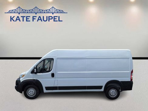 Used 2024 RAM ProMaster 2500 w/ Convenience Group FWD image 4
