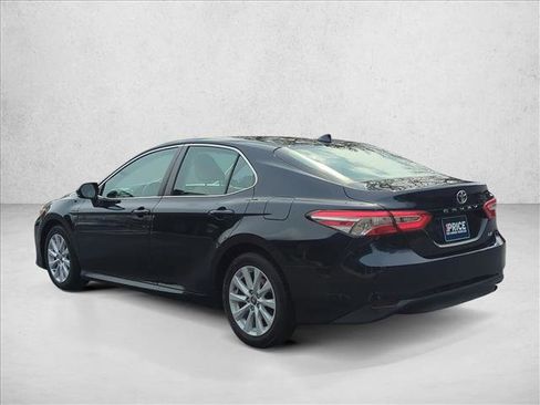 Used 2020 Toyota Camry LE image 7
