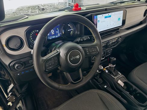Used 2024 Jeep Wrangler Unlimited w/ Convenience Group AWD/4WD image 21