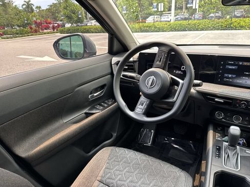 Used 2025 Nissan Kicks SV FWD image 21