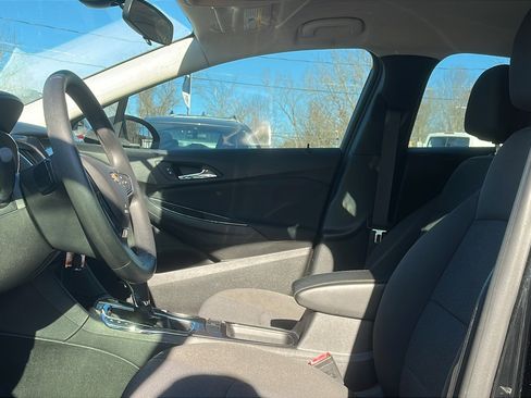 Used 2017 Chevrolet Cruze LT image 12