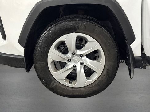 Used 2021 Toyota RAV4 LE image 12