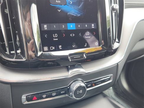 Used 2022 Volvo XC60 T8 R-Design w/ Advanced Package image 22