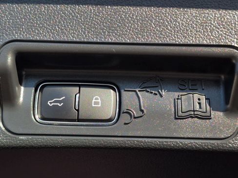 Used 2023 Ford Explorer Limited w/ Limited Technology Package image 12