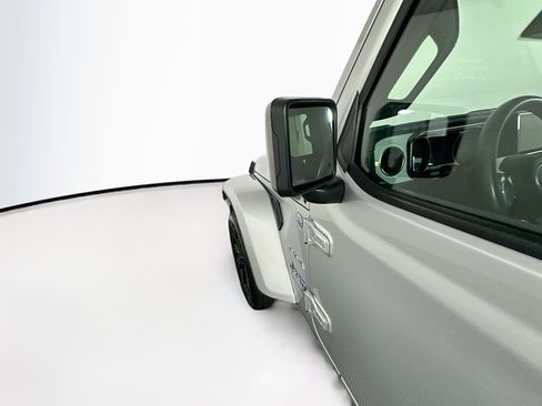 Used 2024 Jeep Wrangler Unlimited Sahara AWD/4WD image 16