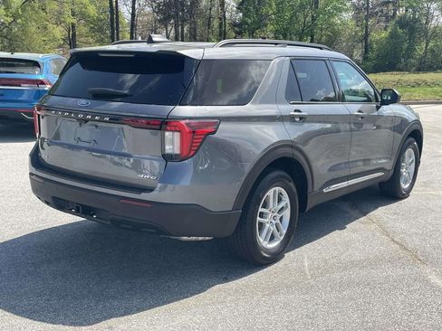 Used 2025 Ford Explorer Active AWD/4WD image 5