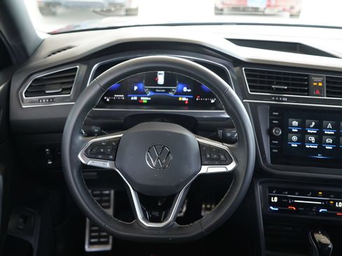 Certified 2023 Volkswagen Tiguan SE R-Line FWD image 28