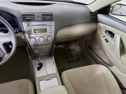 Used 2010 Toyota Camry LE image 23