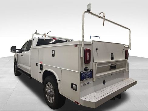 Used 2023 Ford F350 XLT AWD/4WD image 3
