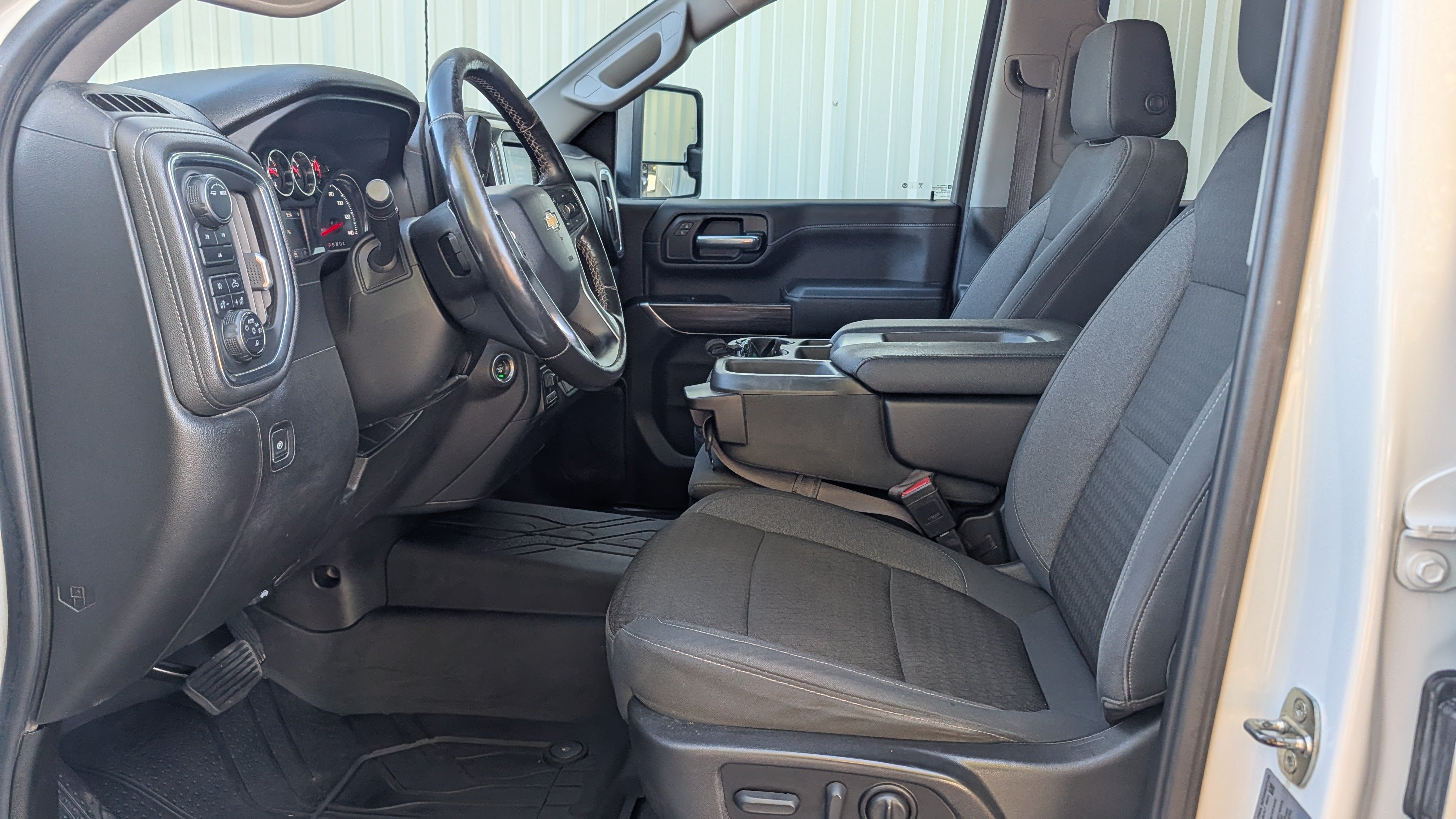 Used 2022 Chevrolet Silverado 3500 LT w/ Convenience Package AWD/4WD image 4