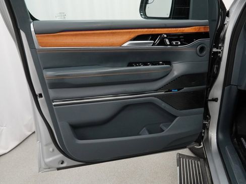 Certified 2024 Jeep Grand Wagoneer Series III w/ Rear Seat Video Group 1 image 47