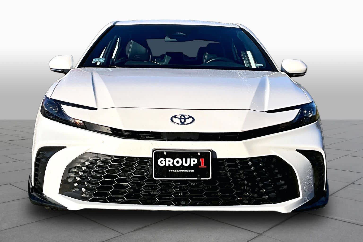 Used 2025 Toyota Camry SE FWD image 4