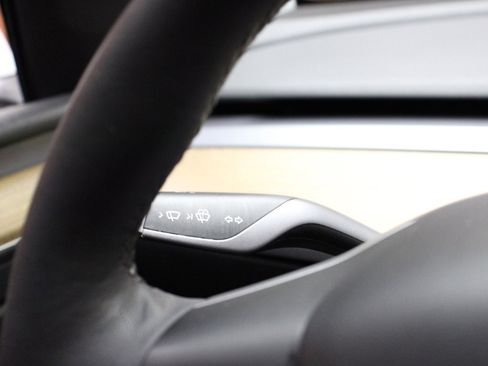 Used 2022 Tesla Model Y Long Range image 27