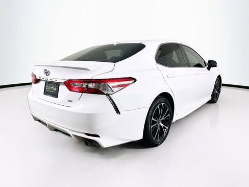 Used 2020 Toyota Camry SE FWD image 9