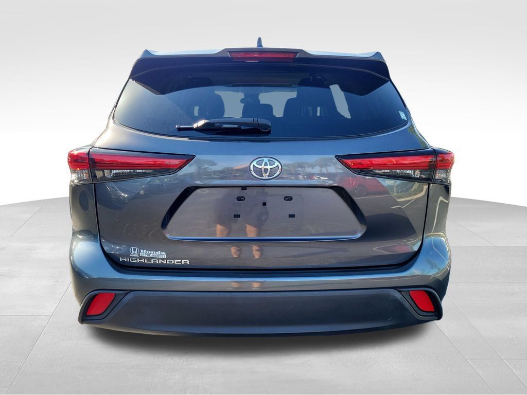 Used 2023 Toyota Highlander L FWD image 8