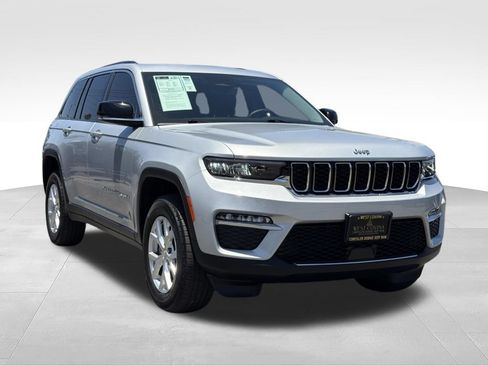 Used 2023 Jeep Grand Cherokee Limited RWD image 2