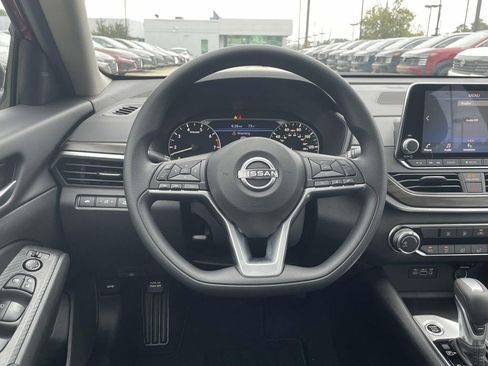 New 2025 Nissan Altima 2.5 SV image 12