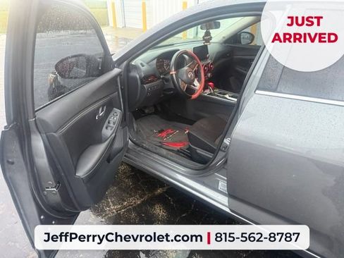 Used 2021 Nissan Sentra SV FWD image 11