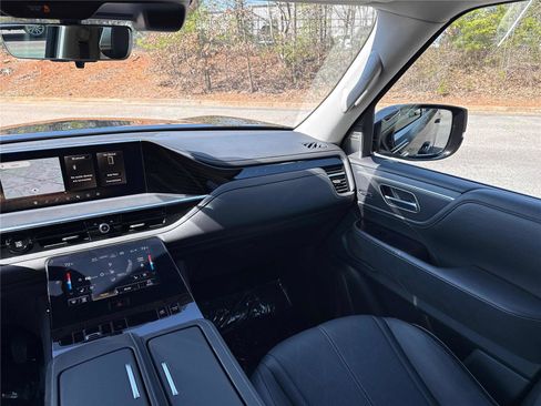 Certified 2025 INFINITI QX80 Sensory image 15