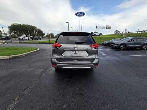 Used 2017 Nissan Rogue SV FWD image 6