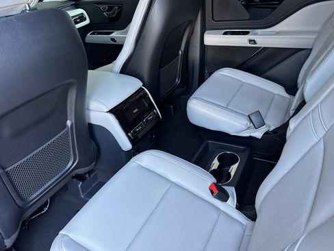 New 2026 Lincoln Aviator 2WD image 9