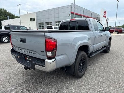 Certified 2020 Toyota Tacoma SR5 w/ Blackout Package AWD/4WD image 15