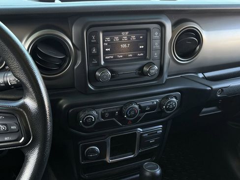 Used 2021 Jeep Gladiator Sport image 20